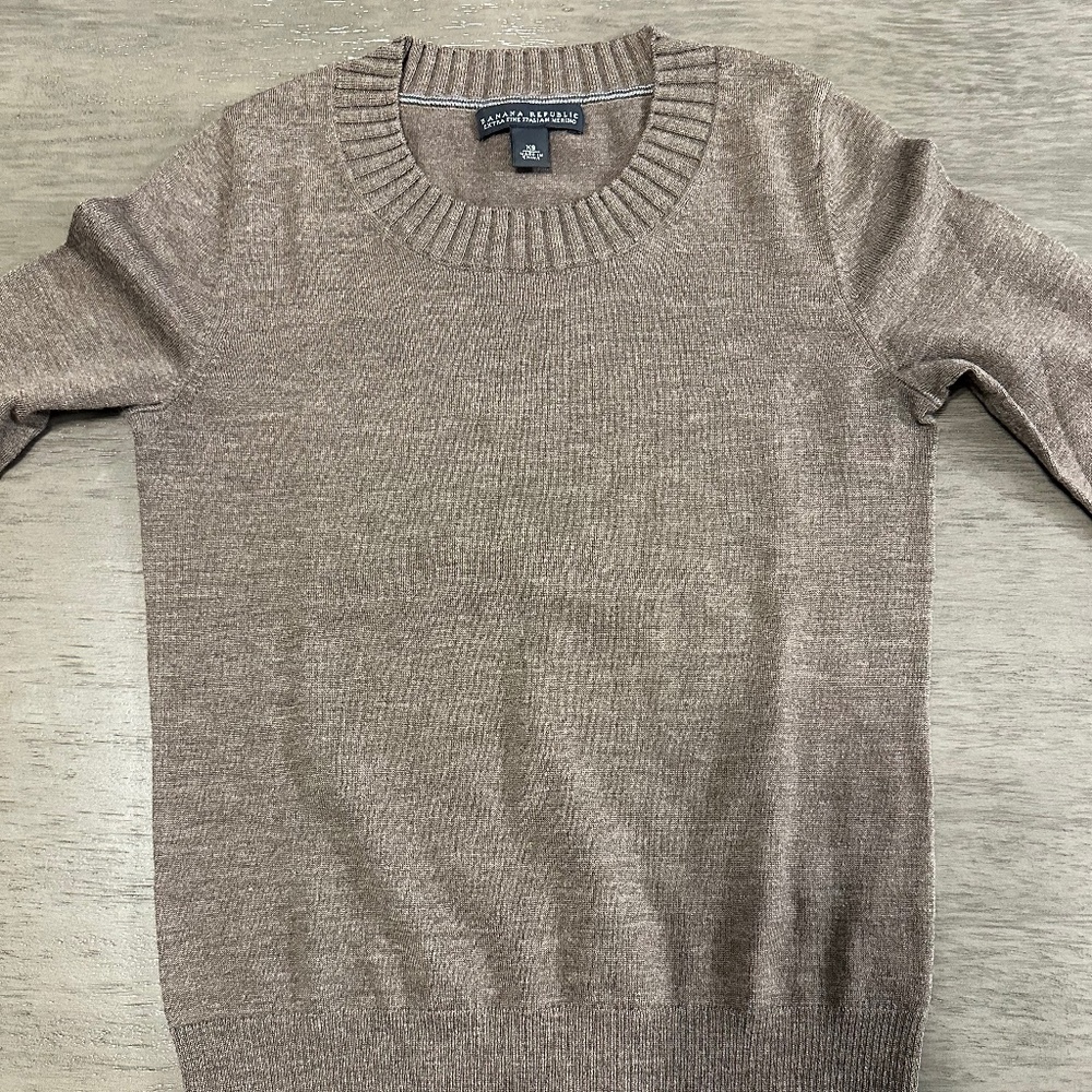 Women's taupe Banana Republic merino crewneck